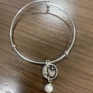 Vantel Pearls bangle bracelet